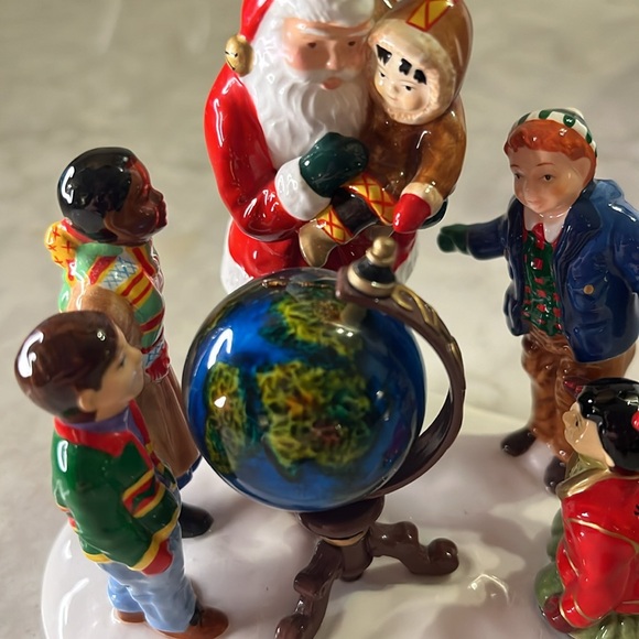 Dept 56 Santa Comes to Town 2000 Original Snow Village #56-55015 - Picture 6 of 11